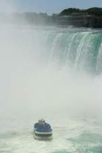 Ein Boot vor dem Horseshoe Falls; 09.08.2008