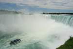 Ein Touristenboot vor dem Horseshoe Falls; 09.08.2008