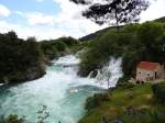 Im Nationalpark KRKA, welcher sich  zwischen Knin und Skradin befindet, reihen sich dutzende kleinere und ein paar grere Wasserflle aneinander; 130422