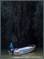 In der Cueva del Indio verläuft ein unterirdischer Fluss, der zu einem Teil mit Motorbooten befahren wird.