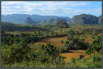 Blick über das Viñales-Tal mit den markanten Mogotes (Kalkstein-Felsen). Seit 1999 ist gehört das Tal zum Unesco-Welterbe. (20.03.2017)