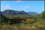 Blick von den Bergen auf den östlichen Teil des Viñales-Tals.