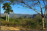 Im westlichen Bereich des Viñales-Tals befindet sich das Valle de dos Hermanas, zu erkennen an dem engen Tal zwischen zwei Kastbergen (Mogotes).