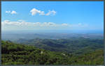 Blick vom Aussichtspunkt Mirador del Caribe über die Ausläufer des Escambray-Gebirges auf die Stadt Trinidad.