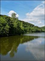 Der Stausee der Obersauer zwischen Bavigne und Liefrange.