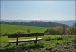 Blick in den dunstigen Naturpark der Obersauer in der Nhe von Kaundorf.