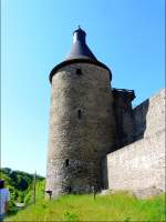 Einer der Wachtrme von Burg Bourscheid fotografiert am 12.05.08 von dem Wanderweg, welcher rund um die Burg fhrt.