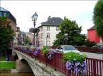 Mit schnem Blumenschmuck an der Brcke ber die Alzette werden die Besucher in Ettelbrck begrt. 07.06.08