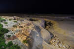 Der karge Steinstrand in Sliema bei Nacht. (Oktober 2017)