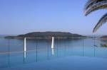 Blick von Hotel Queen of Montenegro auf die Insel Sveti Nikola und das Adriatische Meer.