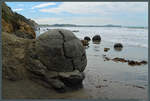 Die Moeraki Boulders sind eine Gruppe kugelförmiger Steine an der Küste nahe der Ortschaft Moeraki. (27.10.2016)