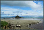 Monkey Island, eine winzige Insel an der Südwestküste der neuseeländischen Südinsel, ist bei Ebbe auch trockenen Fußes erreichbar.