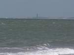 Blick ber die Nordsee in Richtung des Leuchtturms von Ouddorp. Das Foto ist am Strand von Renesse am 07.07.2007 entstanden.