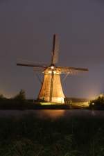 Jedes Jahr werden die Mhlen in Kinderdijk die erste Septemberwoche mit Scheinwerfern angestraht. So auch dieses Jahr. 03.09.2007 