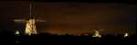 Jedes Jahr werden die Mhlen in Kinderdijk die erste Septemberwoche mit Scheinwerfern angestraht. So auch dieses Jahr. Hier ein Panorama. 03.09.2007