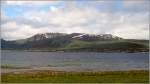 Blick nach Langøya, der drittgrößten Insel Norwegens. Am Ufer liegt Sortland. Scan eines Dias vom Juni 1994.