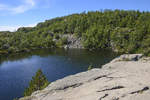 Bergsee am Aufstieg zum Preikestolen in Norwegen.