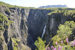 Vøringsfossen von der Hauptstraße Rv7 aus gesehen.