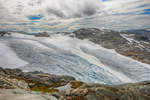 Der Folgefonna Nationalpark ist bedeckt von 168 Kvadratkilometer Eis, das bis zu 400 Meter dick ist. Der Folgefonna-Gletscher ist ungefähr 90 Kilometer von der norwegischen Stadt Bergen entfernt. 
Aufnahme: 6. Juli 2018.