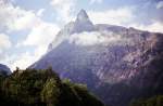 Der Berg Bispen (deutsch: »Der Biscof«), 1462 Meter, vom Trollstigvegen aus gesehen.