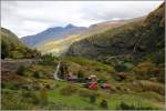 Das Flamsdalen aus dem Zugfenster der Flamsbahn. Die Zugfahrt beginnt in 867 m Hhe und endet 2 m ber dem Meeresspiegel. Das macht sich auch in der unterschiedlichen Frbung des Herbstlaubes bemerkbar. 27.09.2012
