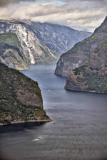 Norwegen - Aurlandsfjorden vom Aussichtspunkt Stegastein aus gesehen.