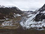 Straße 13 Myrkdalsvegen und Berg Ovstafjellet (1025 M.), Vestland (26.05.2023)