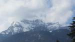 Das wolkenverhangene Sonnwendjoch in Kramsach am 1.4.2012.