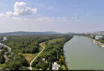 Der 95 Meter hohe UFO-Turm in Bratislava (SK) ermöglicht neben dem Stadt-Panorama auch eine Ansicht auf das eher naturbelassene Grenzgebiet zu Österreich.

🕓 26.8.2022 | 12:33 Uhr