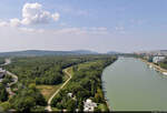 Der 95 Meter hohe UFO-Turm in Bratislava (SK) ermöglicht neben dem Stadt-Panorama auch eine Ansicht auf das eher naturbelassene Grenzgebiet zu Österreich.

🕓 26.8.2022 | 12:33 Uhr