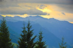 Sonnenuntergang in den Alpen bei Heiligenblut von der Großglockner Alpenstraße aus gesehen.