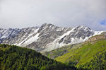 Ochsenkopf (2353 Meter), Jöchlkopf (2337 Meter) und Hinterm Hap (2332 Meter) von der Großglockner Hochalpenstraße aus gesehen. Aufnahme: 6. August 2016.