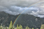 Regenbogen und Berge an der Großglockner Hochalpenstraße nördlich von Heiligenblut.