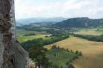 Dieses Panorama zeigt sich von einer Burg aus, irgendwo in Kärnten. Gerade noch erkennbar ein Regionalzug, der in Richtung Spittal unterwegs ist. Sommer 2005