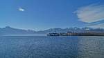 Blick von Gmunden über den Traunsee mit Schloss Ort zu den Bergen des Höllengebirges (04.03.2017)