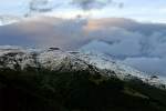 Beginnender Sonnenaufgang ber dem Wildkogl bei Neukirchen. Anfang Juli 2007 morgens um 06:00 Uhr liegt das  Wildkoglhaus  noch im Schnee...