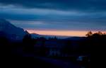 Von Bad Drrnberg aus das Abendrot am Horizont in Richtung Salzburg.