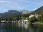 Blick vom Wolfgangsee ber St. Wolfgang zum Schafberg; 11.10.2012