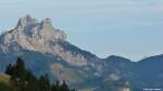 Rote Flüh und Gimpel östlich von Tannheim im Tannheimer Tal und ganz hinten rechts schaut tatsächlich die weiße Zugspitze hervor - gesehen vom Café Zugspitzblick oberhalb von