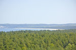 Die Ostsee und die Insel Wolin (Wollin) von der Küstenbatterie Goeben aus gesehen.