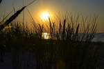 Sonnenuntergang am Strand vor Czołpino om Slinischen Nationalpark in Hinterpommern.