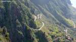 Blick auf die Serpentinenstraße oberhalb vom Fischerdorf Paúl do  Mar / Südküste - Madeira (Februar 2014)