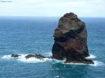 Blick auf einige vor der Nordküste von Madeira gelegenen Felsen beim Naturreservat  Ponta do Sao Lourenco  an der Ostspitze (März 2014)