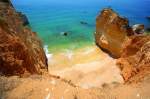 Felsen an der Algarveküste bei Alvor.