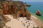 Der Felstrandstrand am Praia da Rocha.