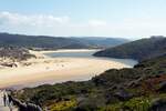 ALJEZUR, 27.02.2022, Blick auf die Ribeira de Aljezur, die kurz vor ihrer Mündung in den Atlantik mit einem sehr schönen, langen und relativ einsamen Sandstrand (nicht nur im Winter) aufwartet