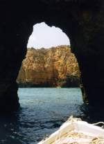 LAGOS, 17.06.1988, Bootsfahrt durch die Grotten bei Ponta da Piedade -- Foto eingescannt