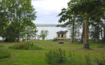 Landschaft an der Wiek »Bråviken« östlich von Norrköping in Schweden.