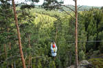 Ziplining über den Wäldern Smålands. Nördlich von Änghultasjön liegt Sweden Zipline am »Little Rock Lake«. Aufnahme: 20. Juli 2017.