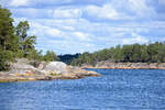 In einer kleinen, stillen Bucht auf der Halbinsel Gränsö bei Veästervik in Småland (Schweden). Aufnahme: 20. August 2025.